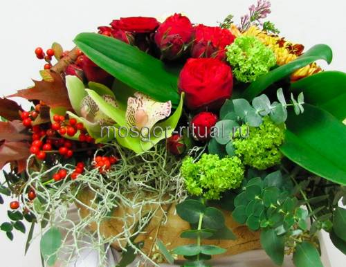 композиция из живых цветов